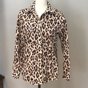CHICO’S Animal print no iron blouse in EUC. Like new…..